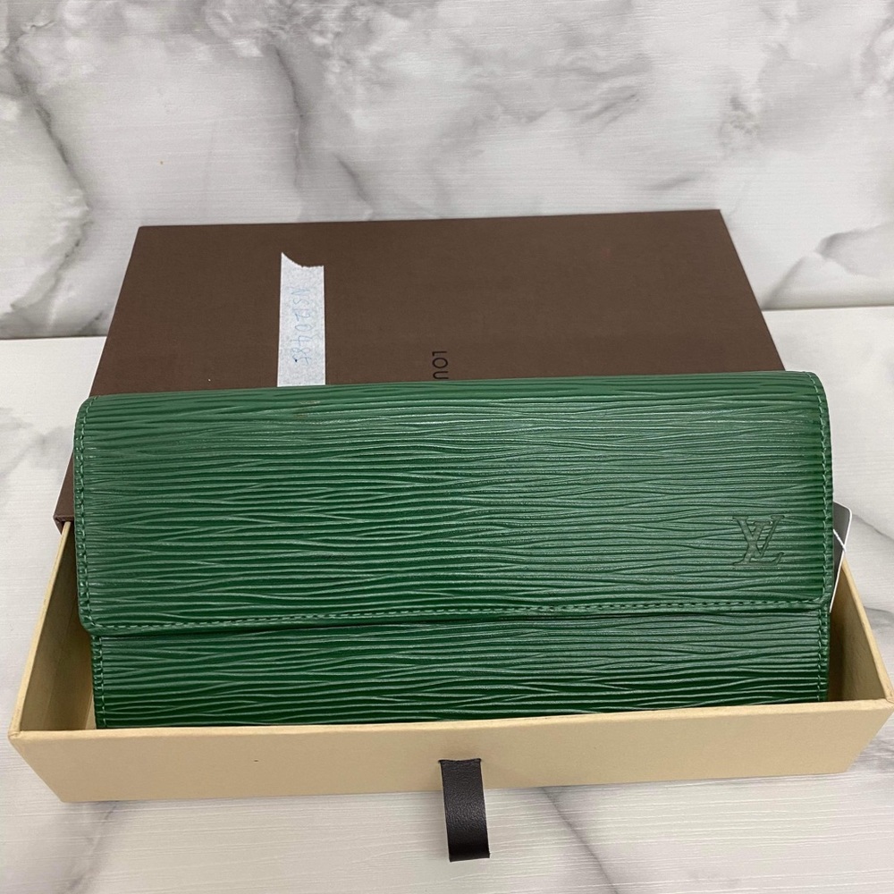 LV Porte-Monnaie Tresor Bi-fold Wallet
